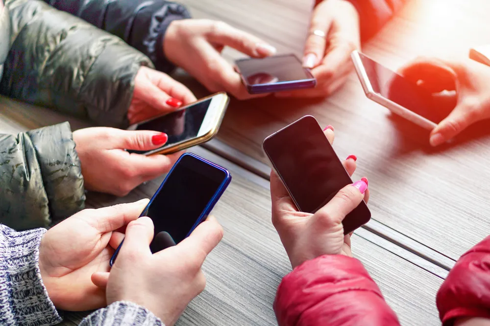 Cep telefonları miyop riskini artırıyor